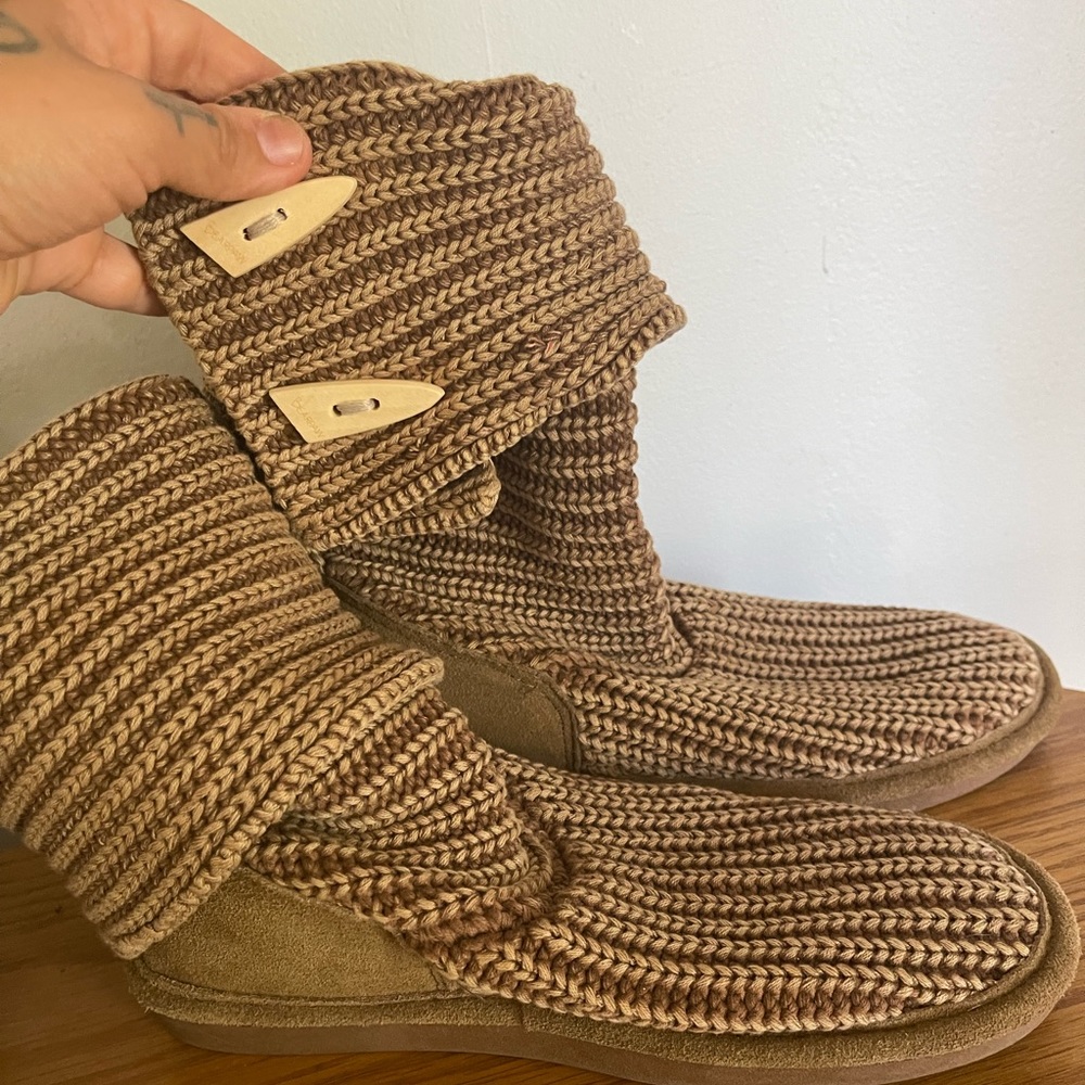 Extremely gently used bear paw boots